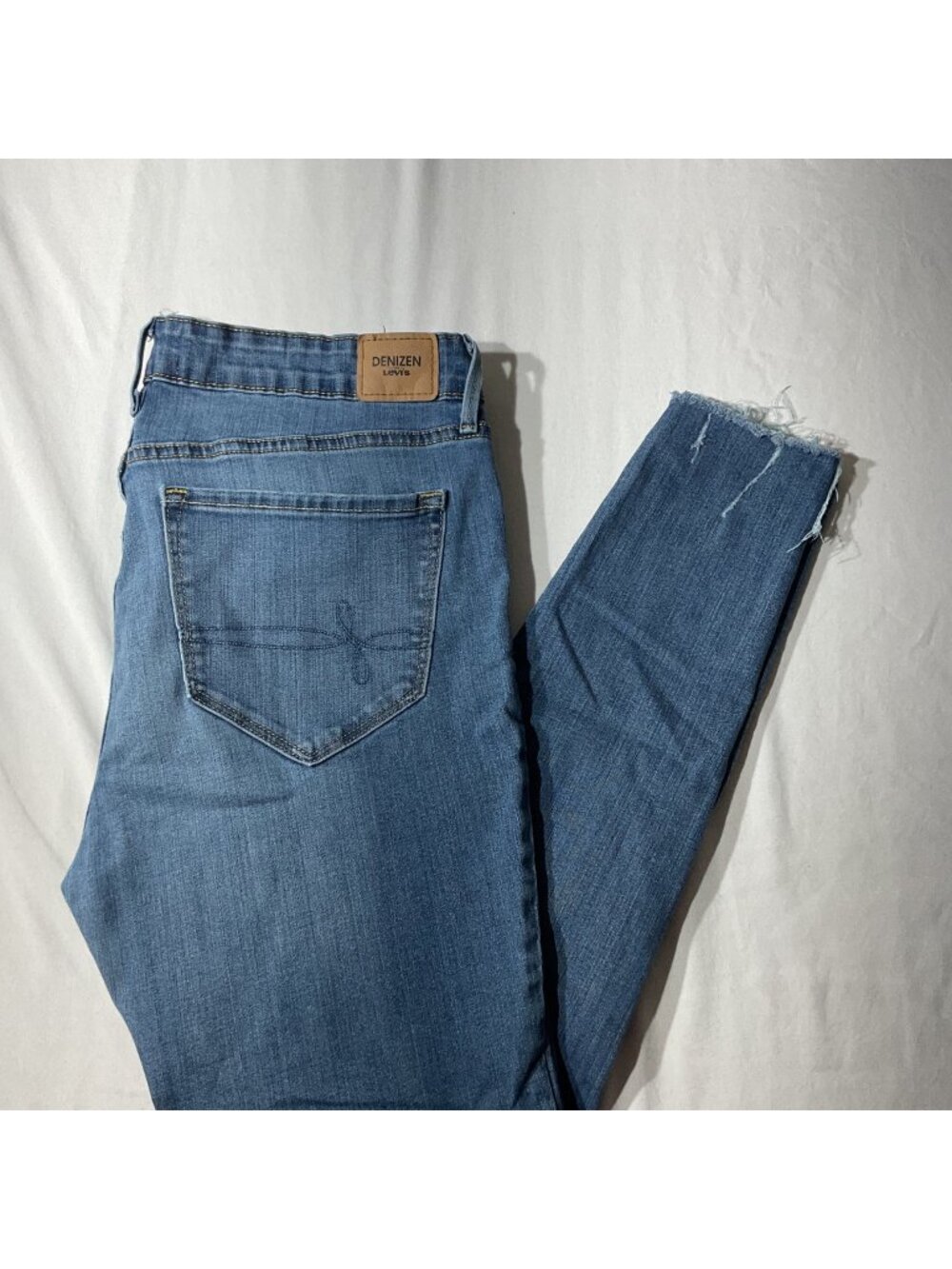 Denizen By Levis Womens Distressed Skinny Jeans Light Wash Raw Hem Size 16